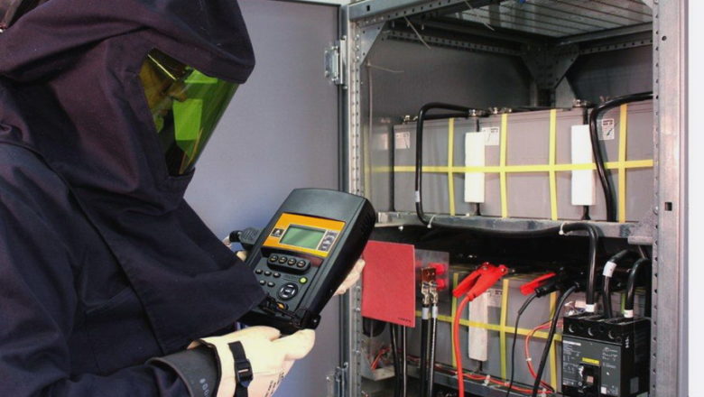 Training UPS Operation Maintenance Pada Industri